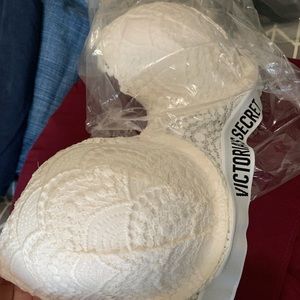 White lace Victoria Secret bra 32D